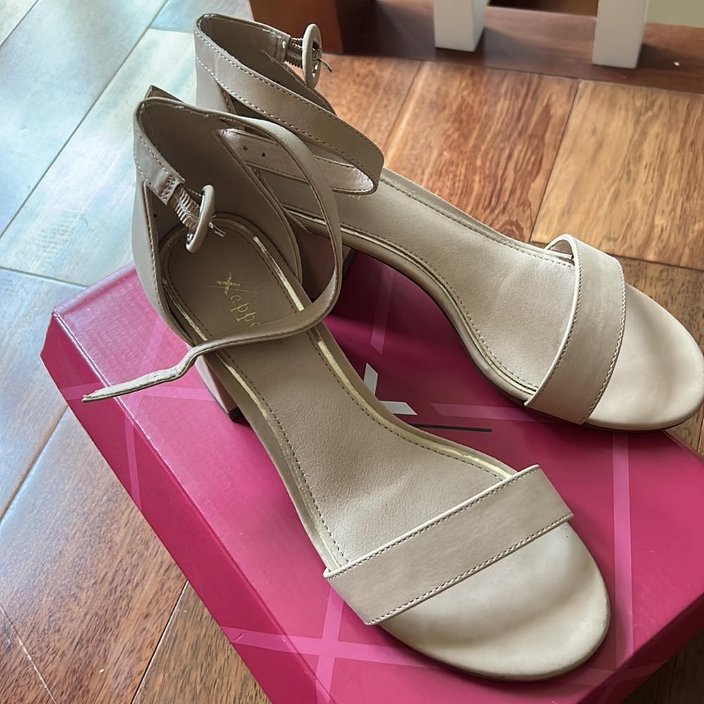 ๐HP๐ Womenโs strap sandals, heels in nude size 7.5. - Picture 2 of 14